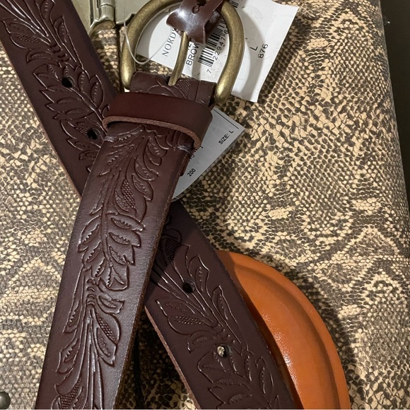 FRYE Women’s Hand Tooled Leather Belt Havana Brown, 1.5 inches wide size Medium - Picture 2 of 8